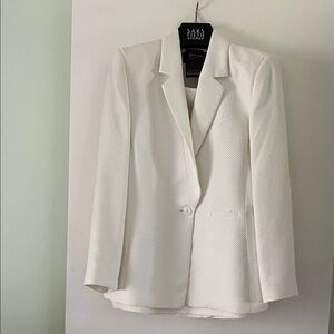 Dana Buchman 2pc Textured Cream skirt suit